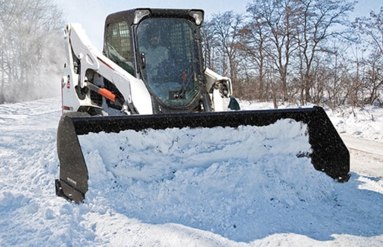 Comment entretenir une pelle compacte par temps extrêmement chaud et froid